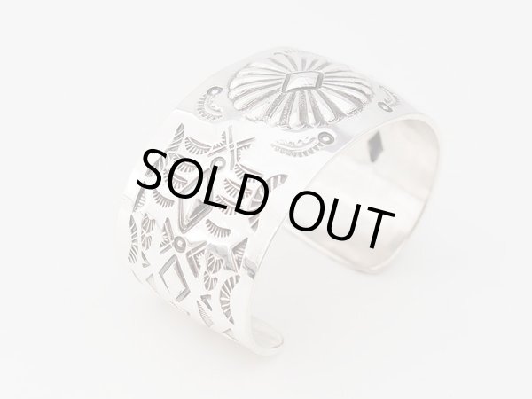 画像2: Henry Mariano エンボス&スタンプワーク バングル (2)